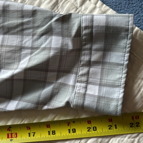 Under Armour Shirt - Picture 6 of 13